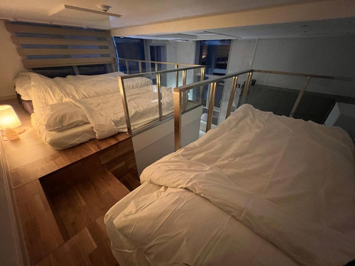Cozy Loft 4 Minutes Away From Myeongdong Apartment