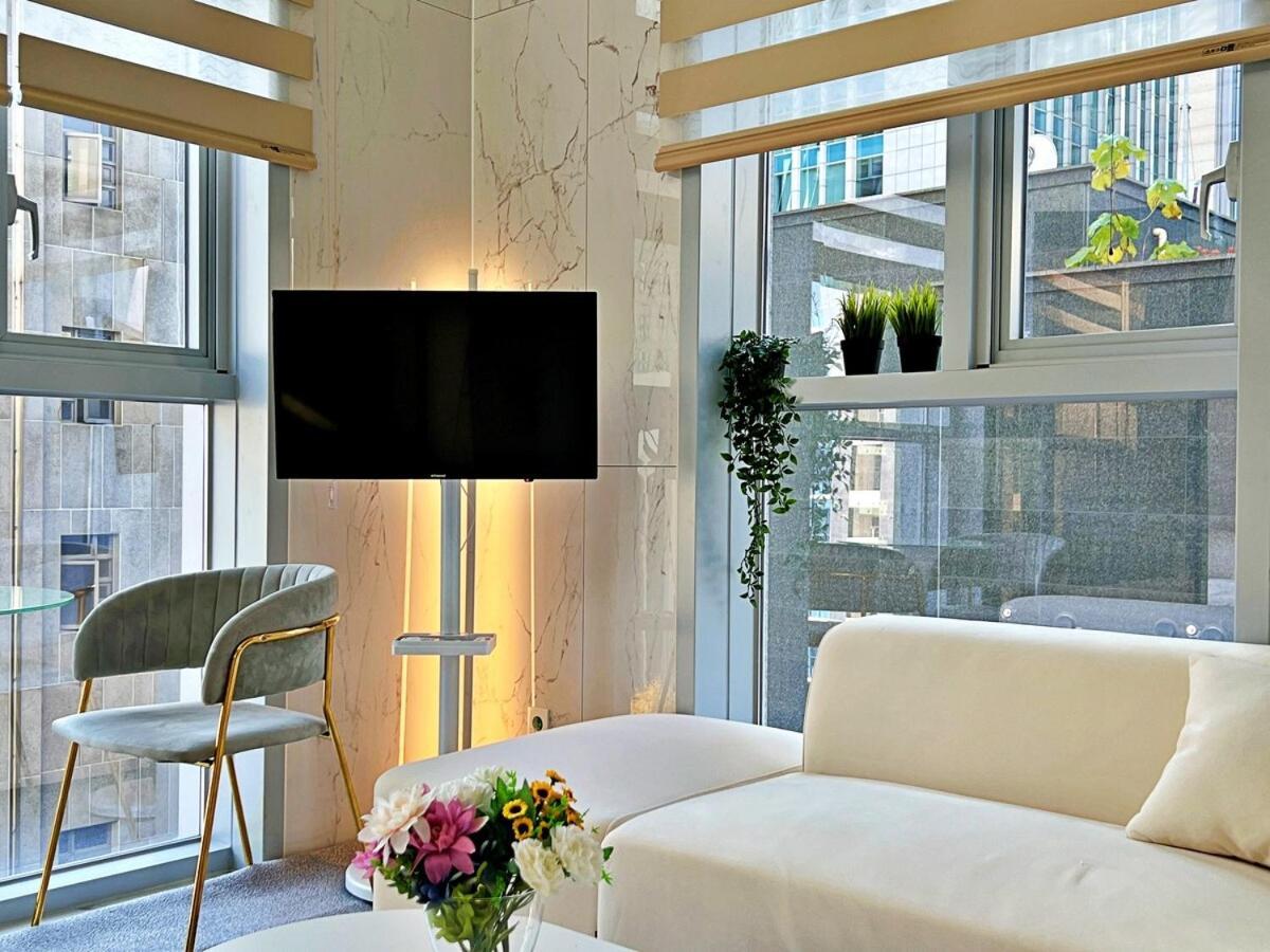 Apartment Cozy Loft 4 Minutes Away From Myeongdong