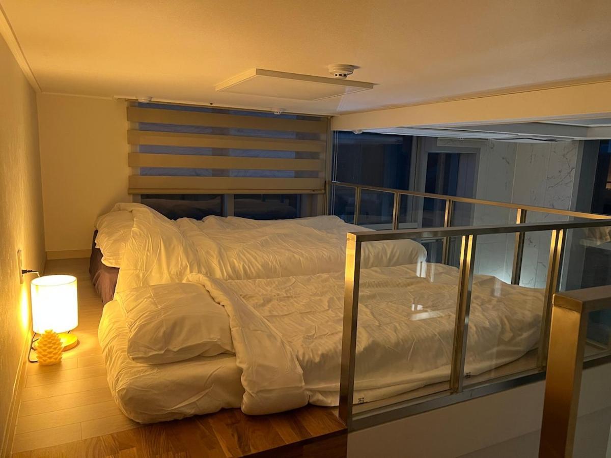 Apartment Cozy Loft 4 Minutes Away From Myeongdong *