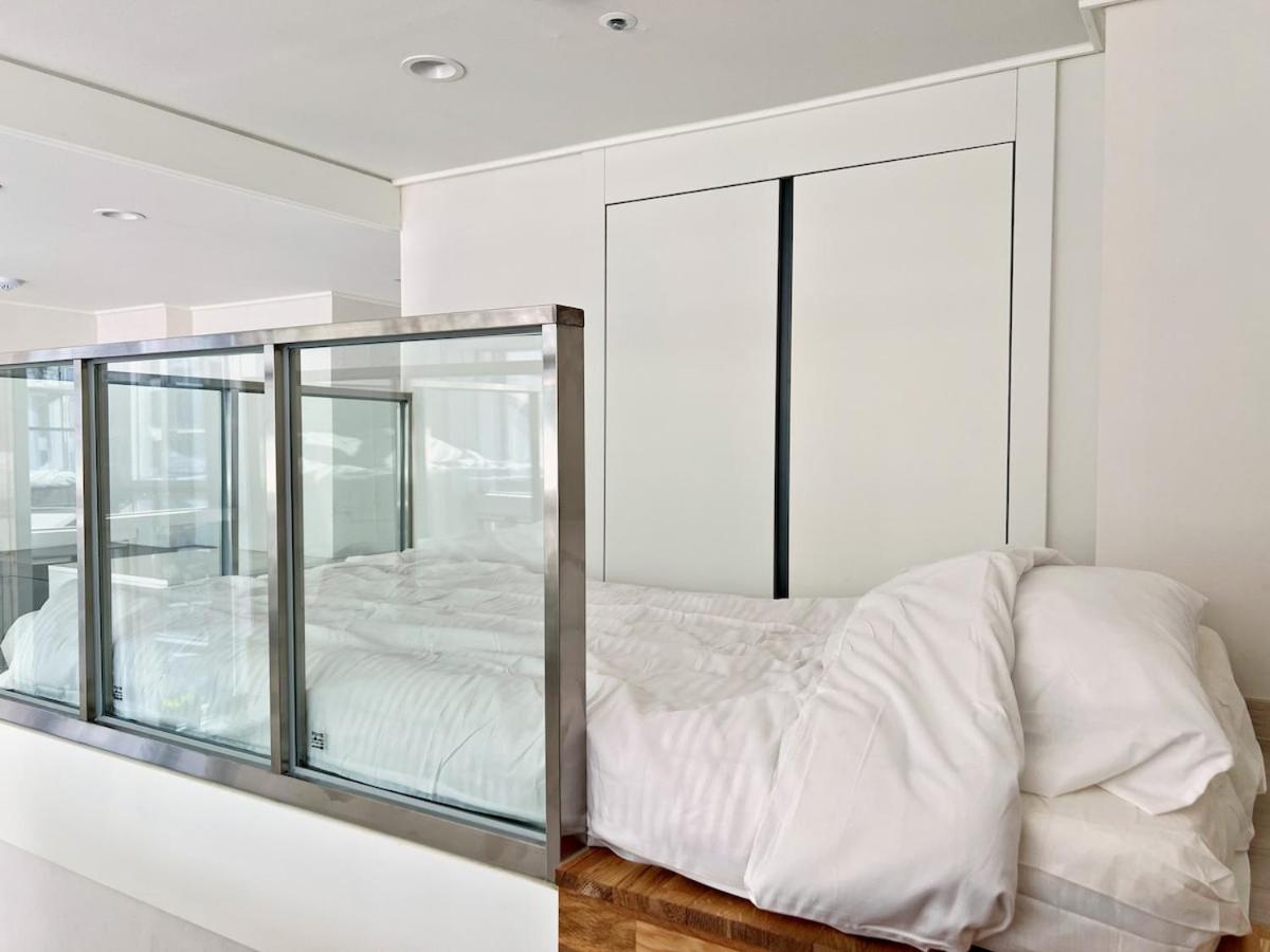 Apartment Cozy Loft 4 Minutes Away From Myeongdong
